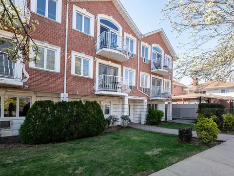 212-14 42 Ave #14B, Bayside, NY 11361