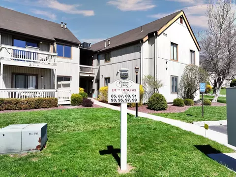 87 Sycamore Dr, Middletown, NY 10940