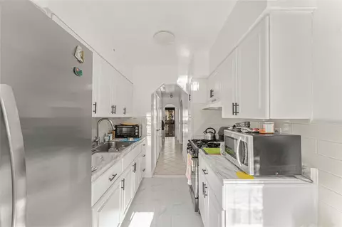 1050 E 216th St, New York, NY 10469