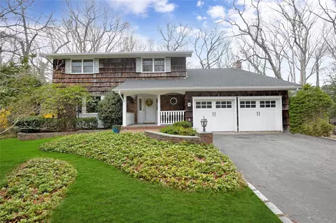 2 Windmill Ct, Smithtown, NY 11787