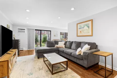 555 Central Park Ave #102, Greenburgh, NY 10583