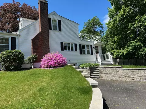 8 Van Siclen Dr, Poughkeepsie, NY 12601