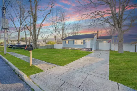 260 Coronado St, Islip Terrace, NY 11752