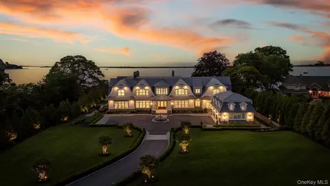 25 Brewster Ln E, Setauket, NY 11733