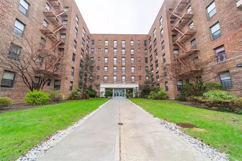 226-26 Union Tpke #2D, Oakland Gardens, NY 11364