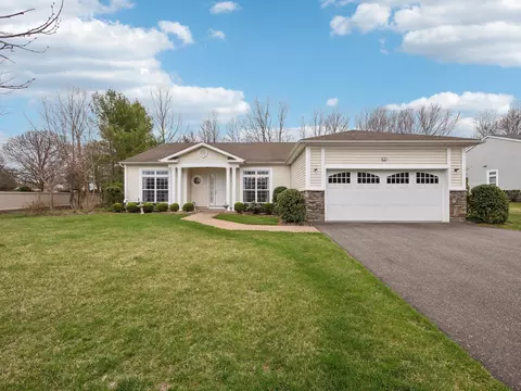 5 Hamlet Woods Dr, Saint James, NY 11780