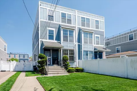 3-38 Beach 42 St, Far Rockaway, NY 11691
