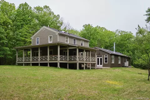 367 Cushetunk Dr, Cochecton, NY 12726