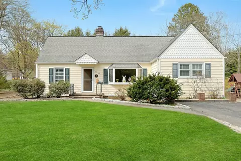 45 Oak Rd, Mount Pleasant, NY 10510
