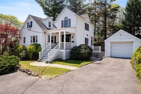 22 Eastern Dr, Greenburgh, NY 10502