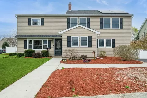60 Anvil Ln, Levittown, NY 11756
