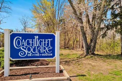 108 Coachlight Sq, Cortlandt, NY 10548