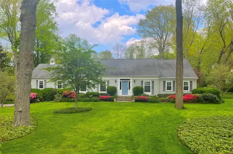 14 The Gln, Locust Valley, NY 11560