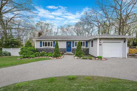 2816 Ocean Ave, Ronkonkoma, NY 11779