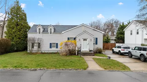 1450 5th St, West Babylon, NY 11704