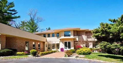 110 Windsor Gate # A, North Hempstead, NY 11020