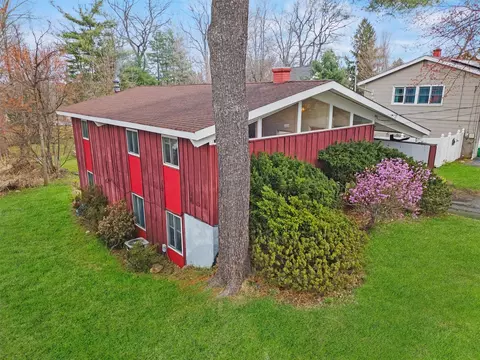 705 Abbey Ln, Clarkstown, NY 10989