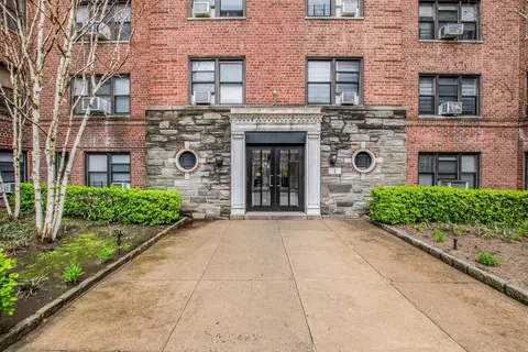 1 Fisher Dr # 321, Mount Vernon, NY 10552