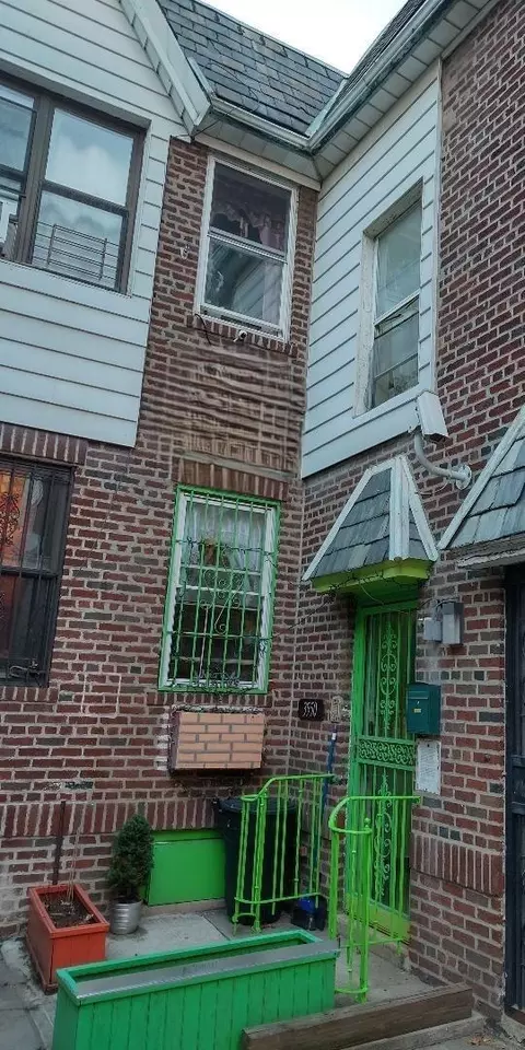 3550 73rd St, Jackson Heights, NY 11372