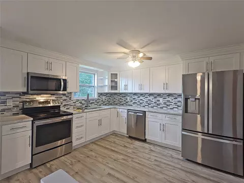 65 Biscayne Dr, Selden, NY 11784