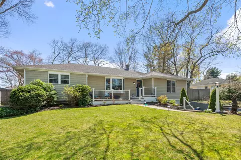 1426 Townline Rd, Nesconset, NY 11767