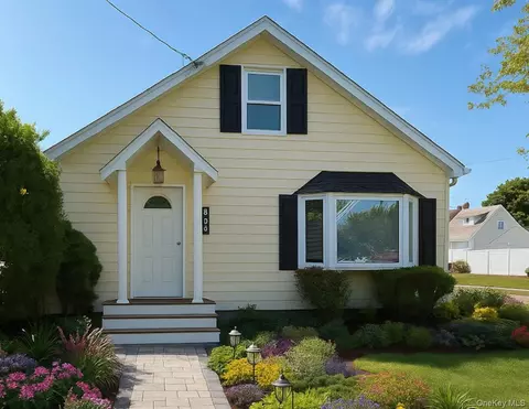 803 S Fifth St, Lindenhurst, NY 11757