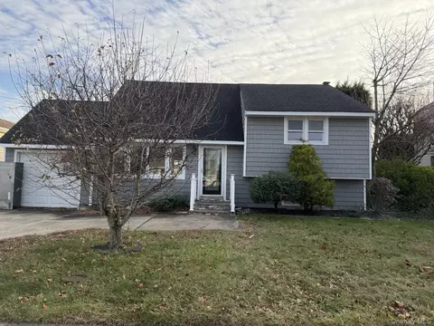 14 Earl Pl # A, Amity Harbor, NY 11701