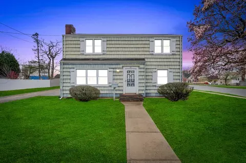 31 James St, Hicksville, NY 11801