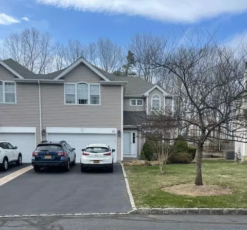 101 Sunflower Ridge Rd, South Setauket, NY 11720