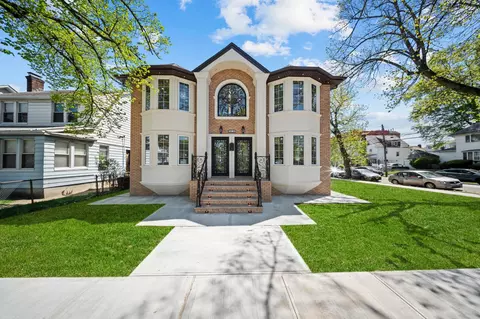 104-03 196 St, Saint Albans, NY 11412