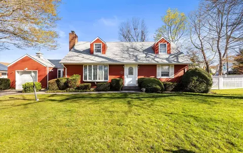 11 Peter Ave, Bayville, NY 11709