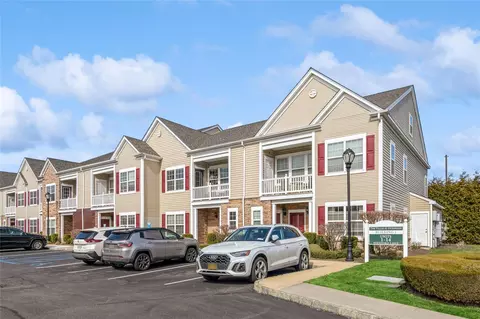 4 Wexford Ln, Oceanside, NY 11572