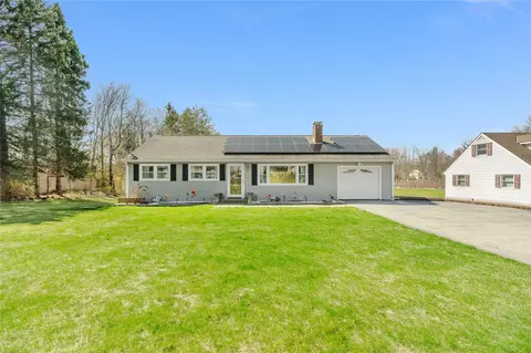 3 Nied Dr, La Grange, NY 12569