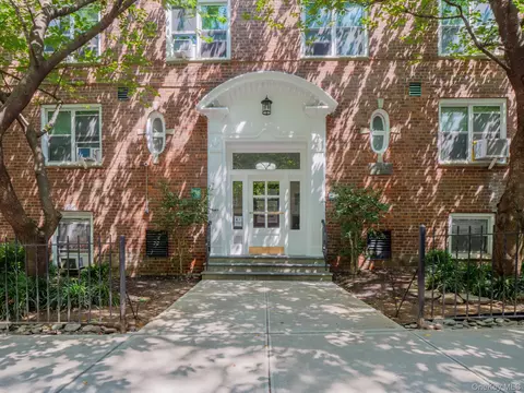 34-15 74th St #4H, Jackson Heights, NY 11372