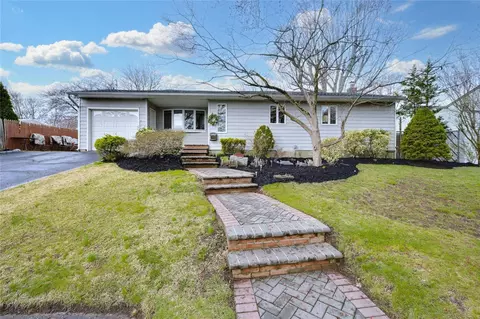 3 Grace Park, Commack, NY 11725