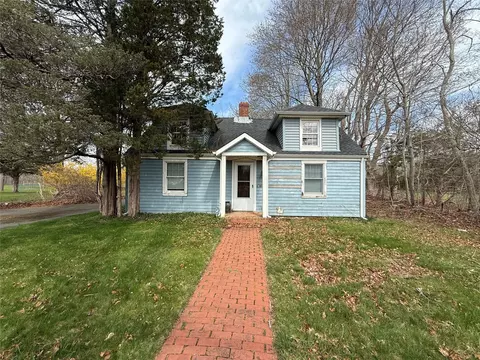 5075 Main Rd, Laurel, NY 11948
