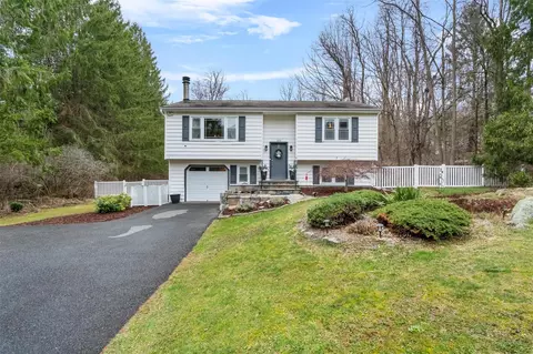 320 White Pond Rd, Stormville, NY 12582