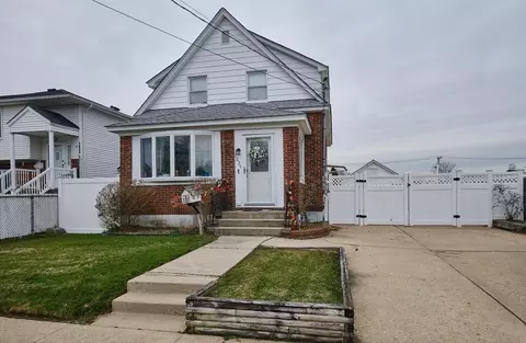 1829 Evergreen Ave, East Meadow, NY 11554