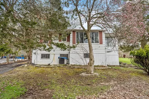 3 Sunrise Trl, Monroe, NY 10950