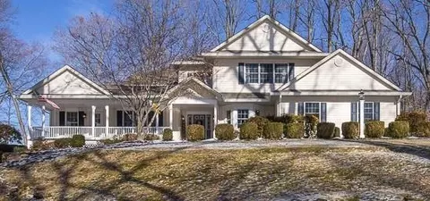 34 Meadow Ridge Rd, Warwick, NY 10990