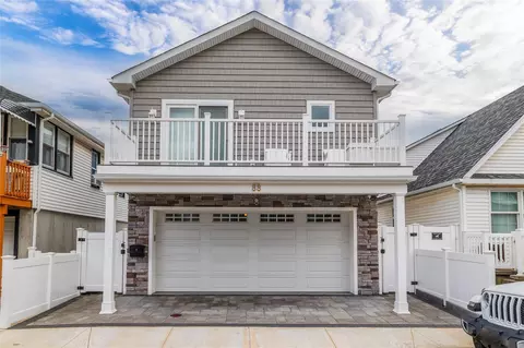 88 Oregon St, Long Beach, NY 11561