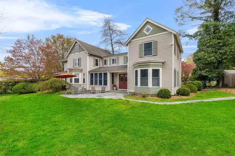 76 Maple St, Cortlandt, NY 10520