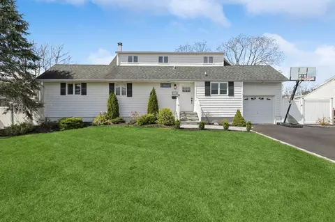 3114 Heather Ave, Medford, NY 11763