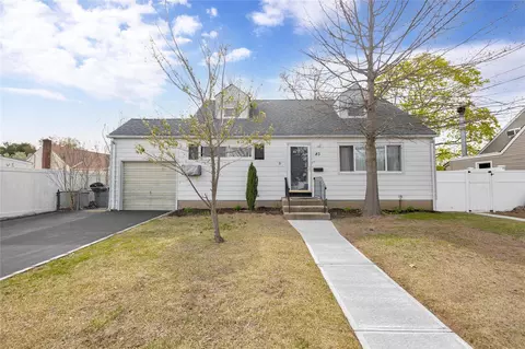 83 Florence Ct, East Meadow, NY 11554
