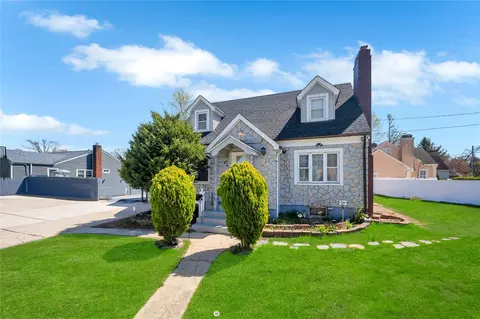 47 Lee St, Roosevelt, NY 11575