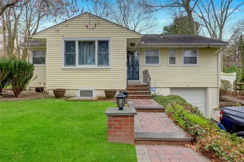 22 Walnut Pl, Huntington, NY 11743