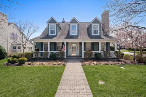 8 Black Pine St, Calverton, NY 11933