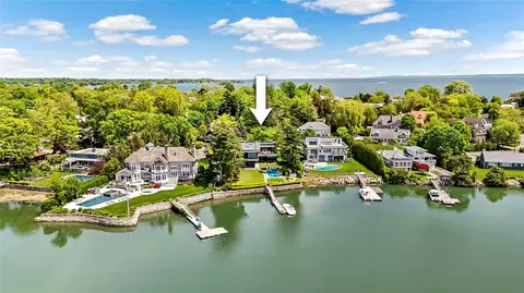 1064 Bay Head Dr, Mamaroneck, NY 10543