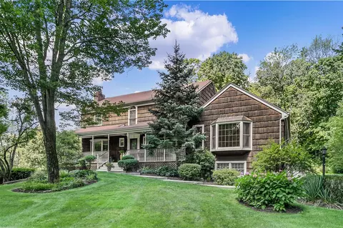 4 Lyons Ct, North Castle, NY 10504