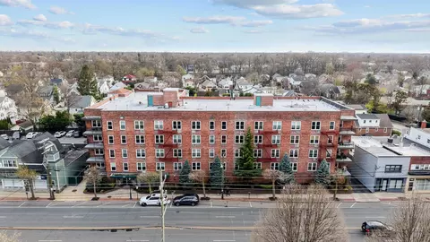 504 Merrick Rd #1G, Lynbrook, NY 11563